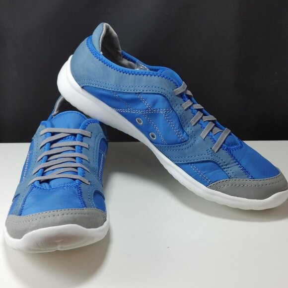 Clarks Blue & Gray Women's Sneaker Sz 7 Comfort Lightweight Slip On Athletics - Picture 1 of 8